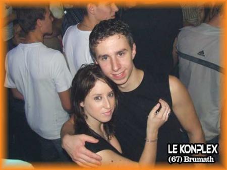 MoI fEaT nIkO...